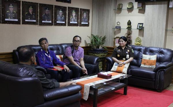 Tim dari KPK RI Untuk Menyerahkan Hibah Sebuah Rumah Kepada Kejaksaan Tinggi Bali